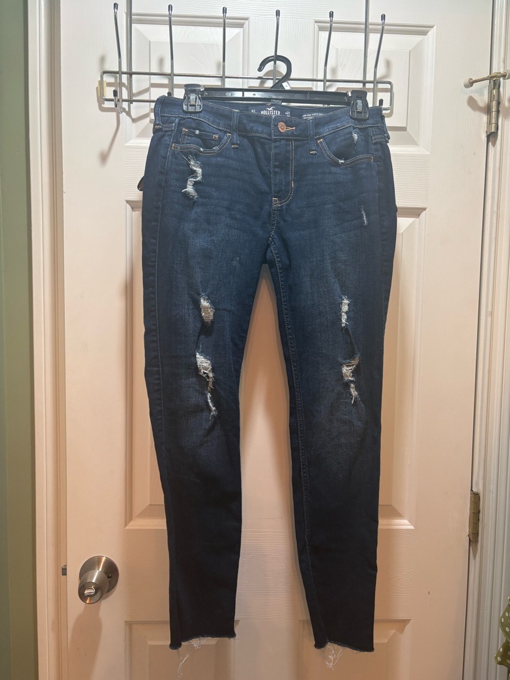 Hollister Dark Blue Distressed juniors Jeans 27/28 5S